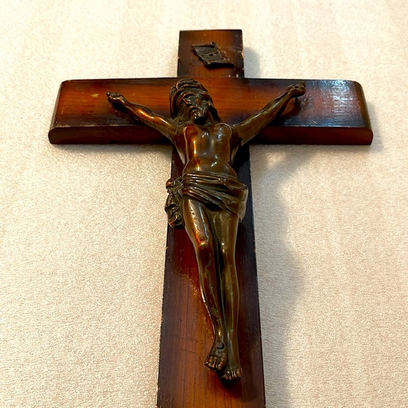 Jesus Christ INRI Crucifix Wood Cross - Picture 1 of 11